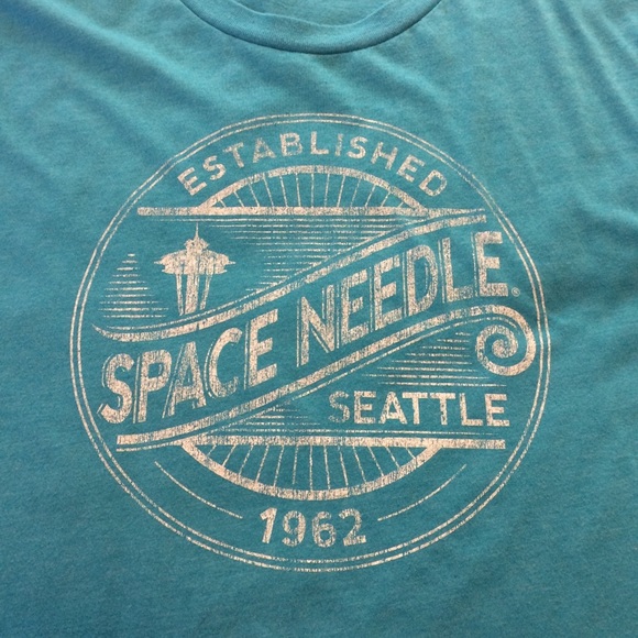 Tops - Vintage style graphic Seattle Space Needle tee